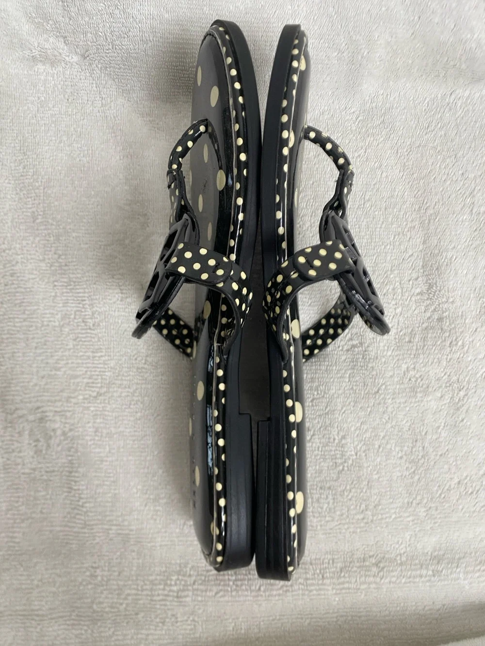 Kelly & Katie Women's Black Cream Polka Dot Faux Patent Leather Sandal Size 9.5 - Picture 3 of 12